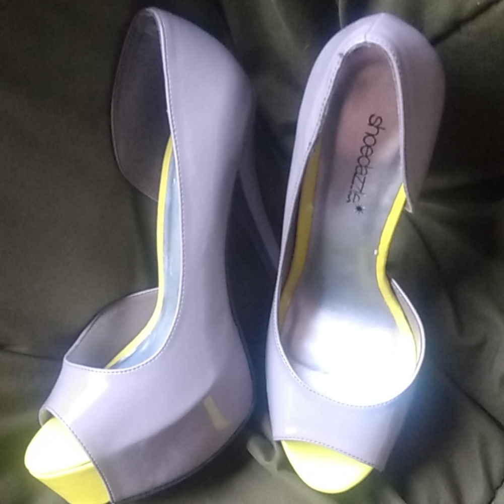 SHOEDAZZLE HEELS SZ. 9.5